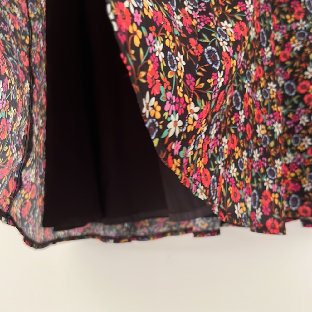 REVIEW Daisy Chain Black Floral Fit and Flare Midi Dress - Picture 11 of 14